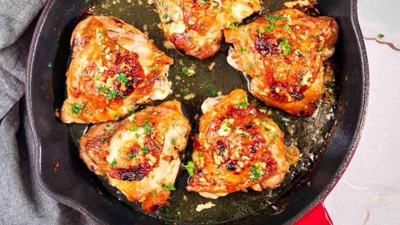 Garlic Butter Chicken Thighs (Keto Friendly) - Chickens
